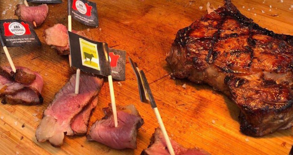 Verschiedene Fleischsorten auf einem Brett. | © Hauser Kaibling