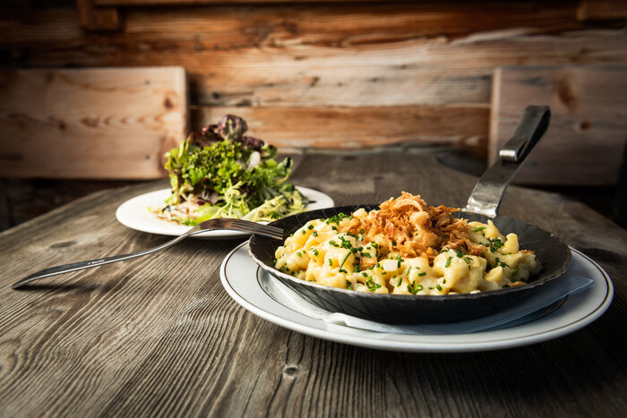 Käsespätzle mit gerösteten Zwiebeln | © Salzburger Land Tourismus Käsespätzle mit gerösteten Zwiebeln | © Salzburger Land Tourismus