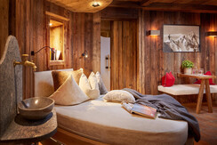 wellness-bed-infront-of-the-sauna