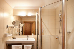 Bad Komfortzimmer Typ I und Familiensuite Bad Komfortzimmer Typ I und Familiensuite