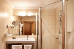 Bad Komfortzimmer Typ I und Familiensuite Bad Komfortzimmer Typ I und Familiensuite