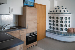 App-7-Küche-Kachelofen
