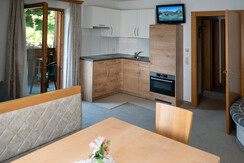 App-7-Esstisch-Küche