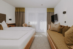 Double Room Comfort (2-3 Pers.) Double Room Comfort (2-3 Pers.)