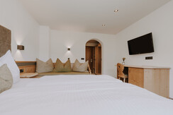 Double Room Comfort (2-3 Pers.) Double Room Comfort (2-3 Pers.)