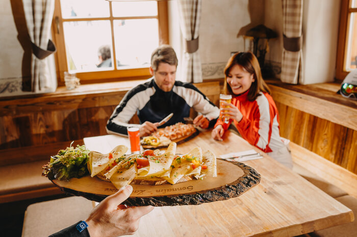 TASTE Ski amadé - der beste Geschmack aus Österreichs Bergen in gemütlichen Skihütten TASTE Ski amadé - der beste Geschmack aus Österreichs Bergen in gemütlichen Skihütten